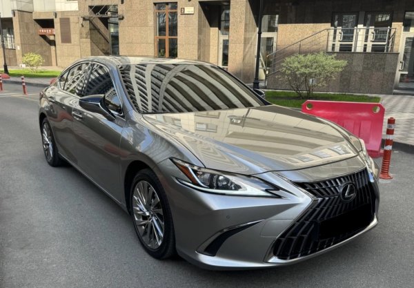 Lexus ES 2021 