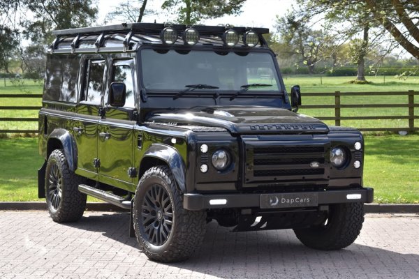 Land Rover Defender 2025 